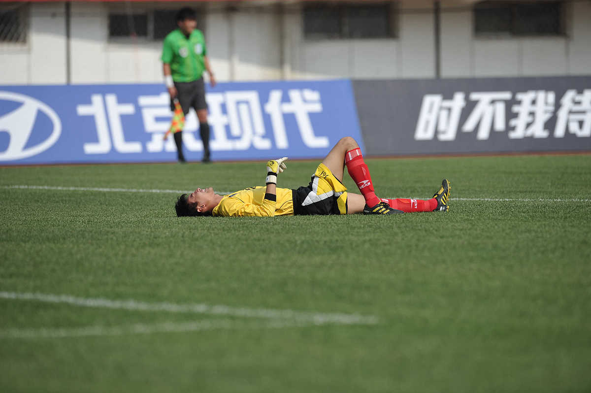爱游戏官网-世界杯明星选手受伤退赛，引发热议