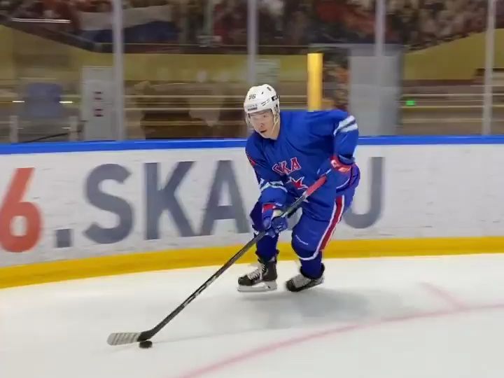 冰球球员突破自我，表现堪称完美