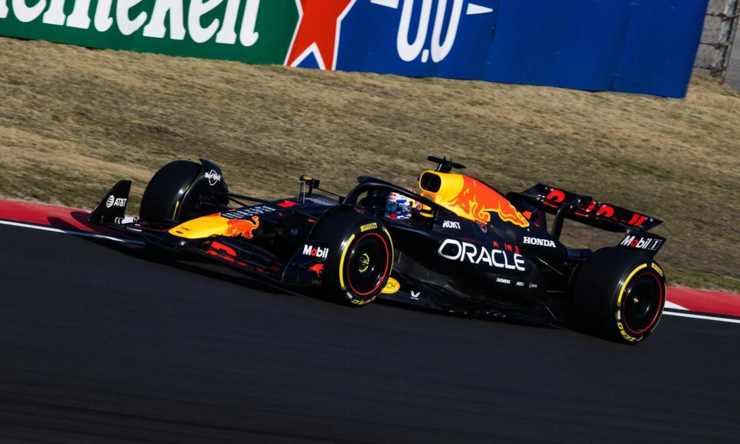 红牛车队轻取威廉姆斯,维斯塔潘惊艳四座 红牛车队轻取威廉姆斯,维斯塔潘惊艳四座