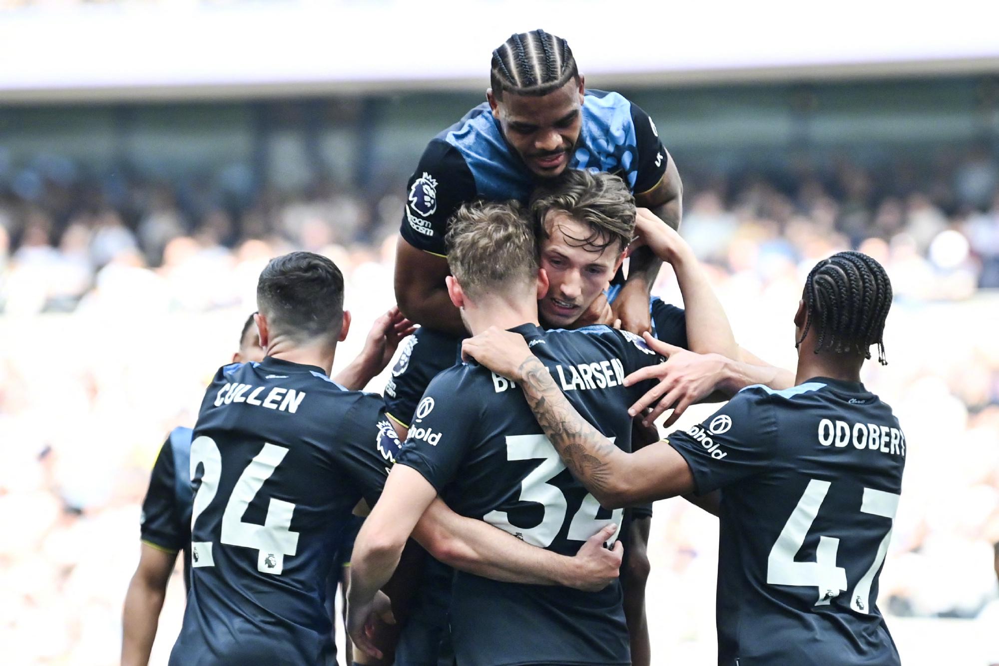 谢菲联客场取分,英超晋级希望重新燃起 谢菲联客场取分,英超晋级希望重新燃起