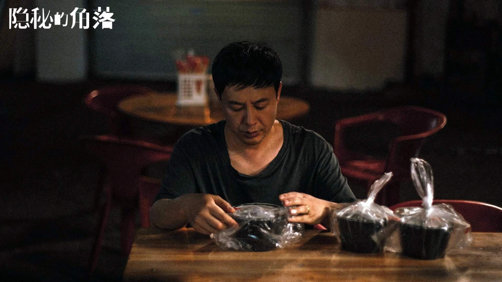 双重锁链，阿坎吉的窒息美学与里昂的系统性绞杀