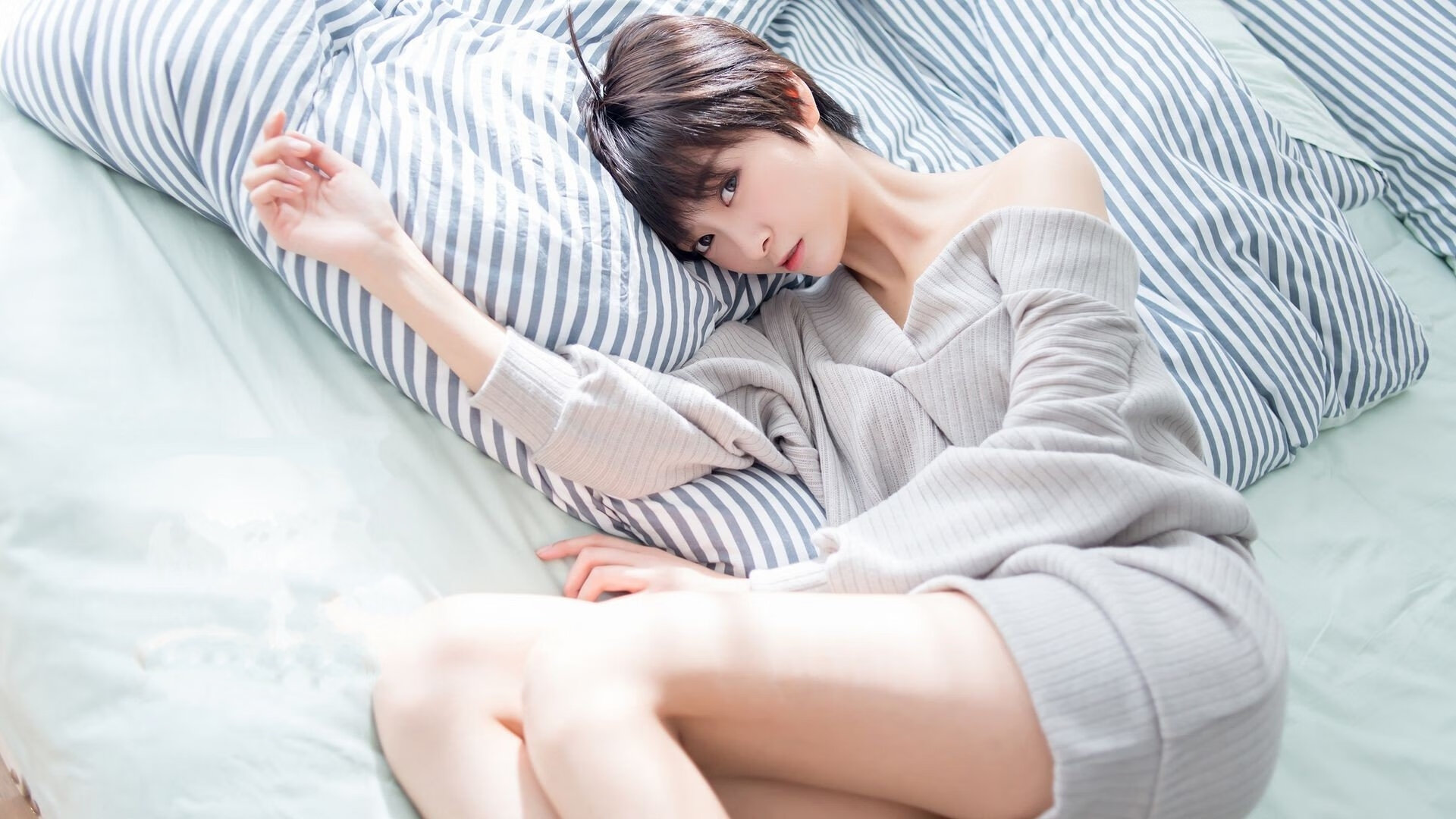 爱游戏在线-冲破云霄，鹈鹕决胜局上演决堤时刻，爱德华兹全程高能输出定格历史